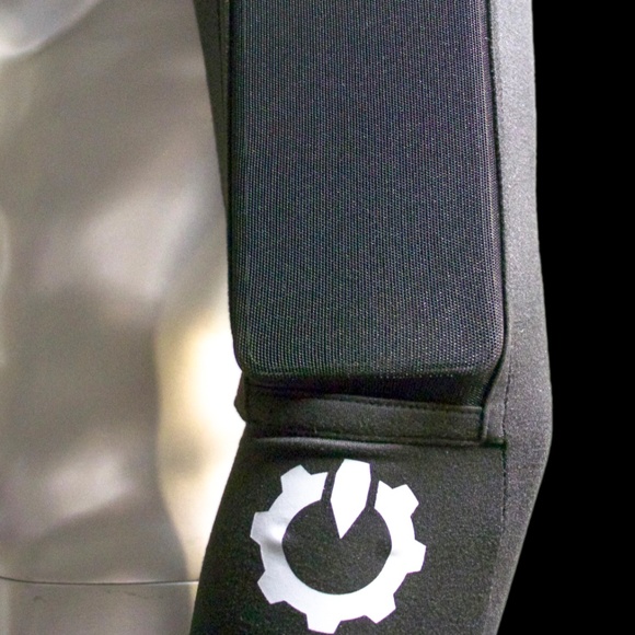 WOMEN'S SPORTS ARM SLEEVE THAT HOLDS YOUR PHONE - Picture 5 of 8